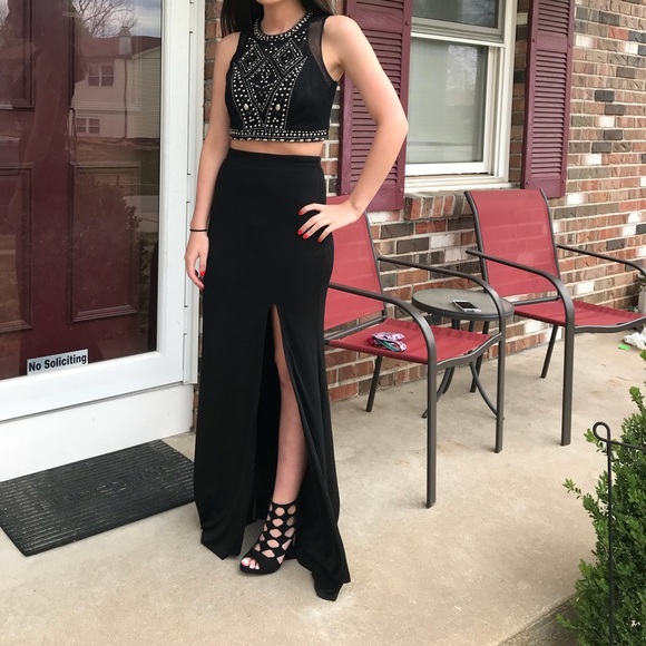 Black two piece formal - Picture 2 of 7
